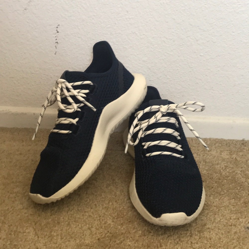 Adidad Tubular Women size 5